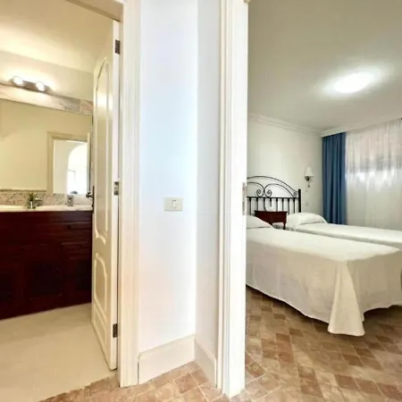 Three Bedrooms With Sea View,heated Pool In Winter, First Line Of The Atlantic Ocean Los Realejos