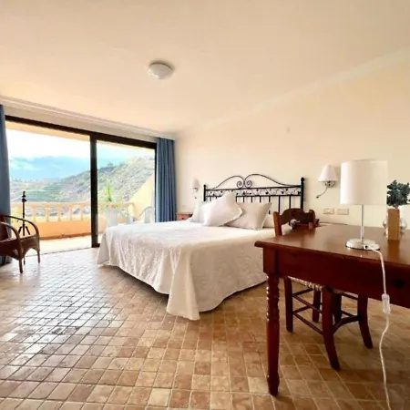 Three Bedrooms With Sea View,heated Pool In Winter, First Line Of The Atlantic Ocean * Los Realejos
