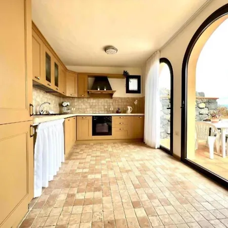 Three Bedrooms With Sea View,heated Pool In Winter, First Line Of The Atlantic Ocean Apartment