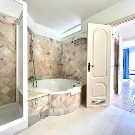 Three Bedrooms With Sea View,heated Pool In Winter, First Line Of The Atlantic Ocean *