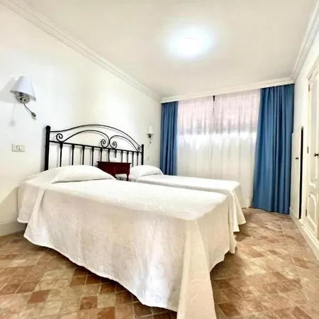 Three Bedrooms With Sea View,heated Pool In Winter, First Line Of The Atlantic Ocean