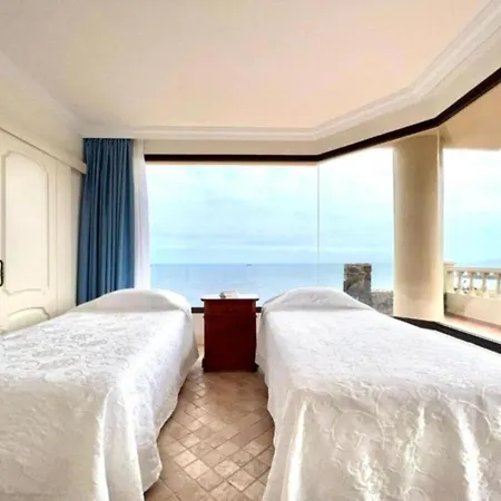 Three Bedrooms With Sea View,heated Pool In Winter, First Line Of The Atlantic Ocean Los Realejos