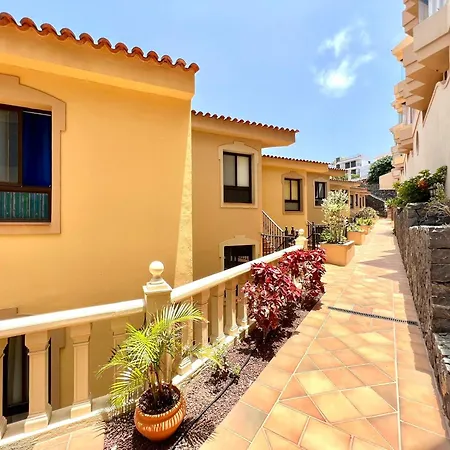 Three Bedrooms With Sea View,heated Pool In Winter, First Line Of The Atlantic Ocean Los Realejos