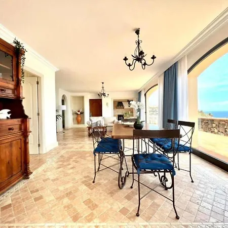 Apartment Three Bedrooms With Sea View,heated Pool In Winter, First Line Of The Atlantic Ocean