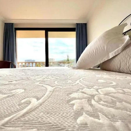 Three Bedrooms With Sea View,heated Pool In Winter, First Line Of The Atlantic Ocean