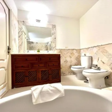 Three Bedrooms With Sea View,heated Pool In Winter, First Line Of The Atlantic Ocean *
